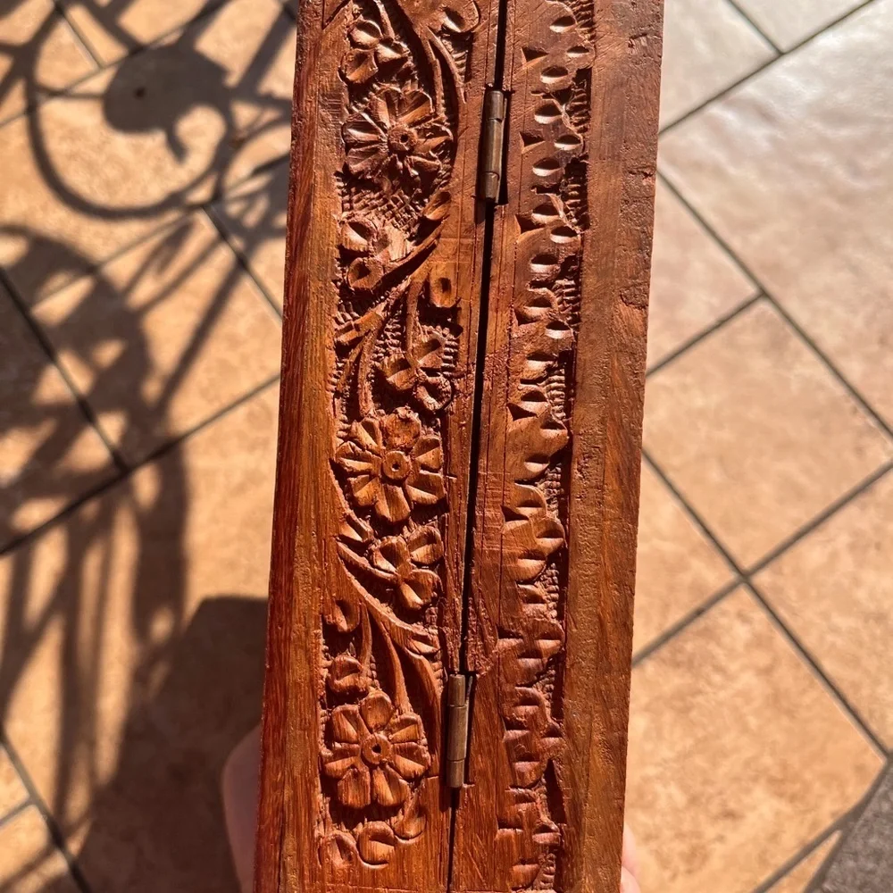 Vintage hand carving trinket jewelry box